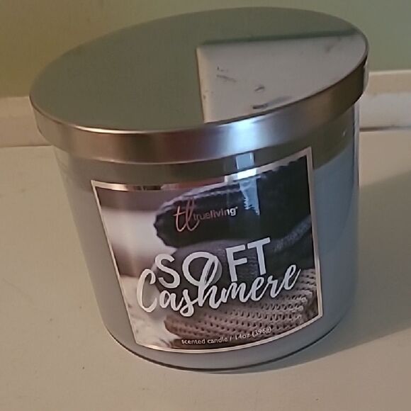Soft Cashmere Scented Candle - Gray - Picture 1 of 5